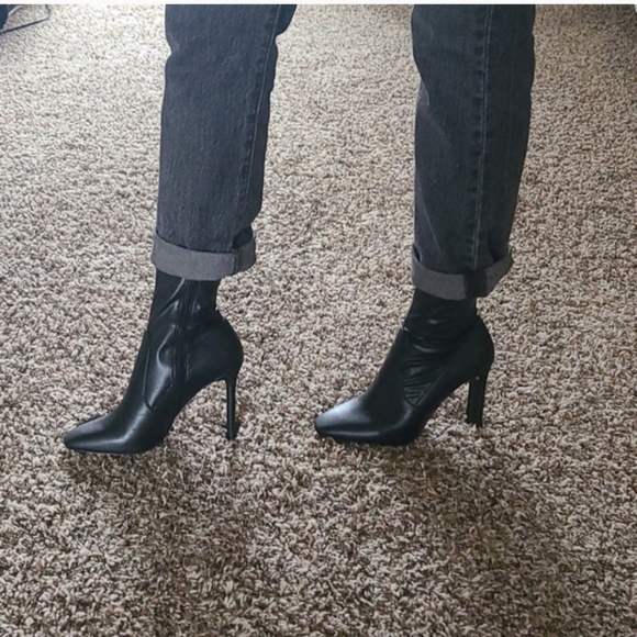 ALDO Delores Black Ankle Booties - Picture 2 of 9